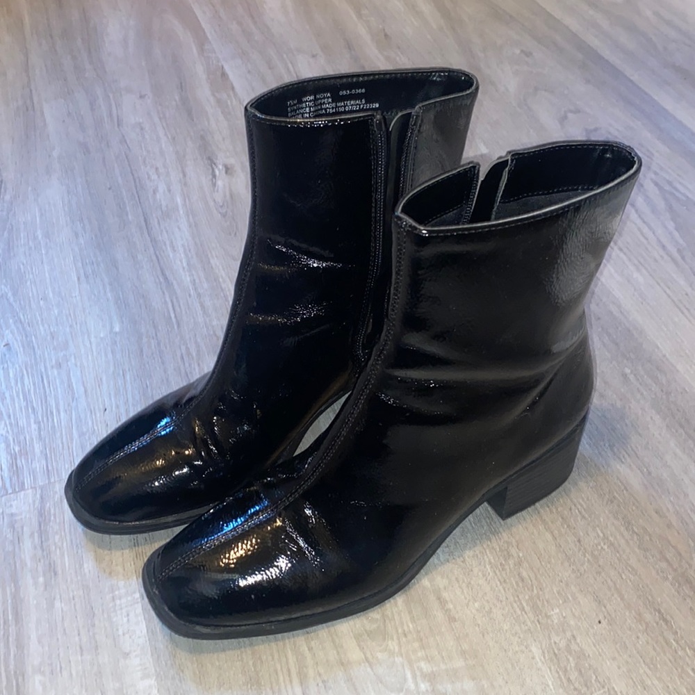 Shiny black 7.5 booties